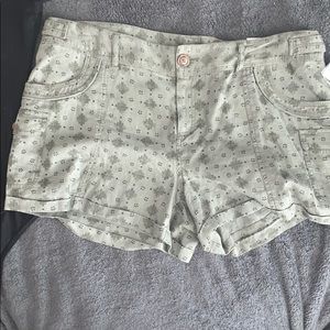 Olive color shorts 😍😍😍